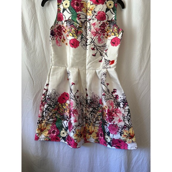 Floral mini flare dress size large - Picture 4 of 4